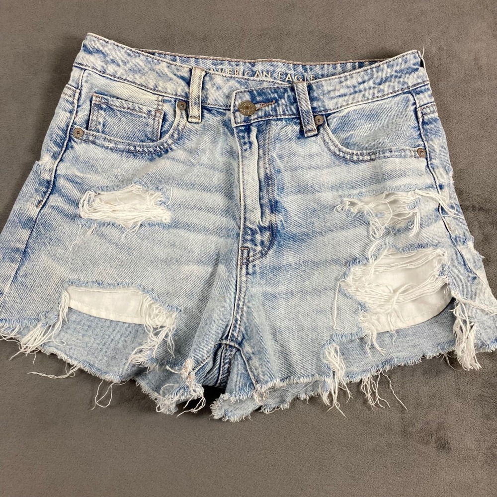 American Eagle Mom Short Light Wash Distressed Denim Jean Shorts Size 4